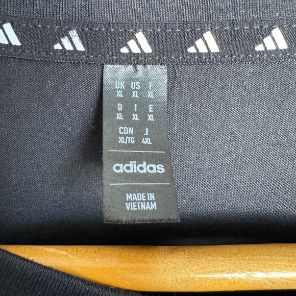 Adidas Men's Black Short Sleeve Basic Logo T-Shirt Size X-Large Casual Active - Picture 2 of 11